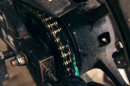 Cleaning and lubricating a motorcycle chain