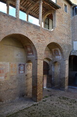 Obraz premium San Gimignano, Italy 03.04.2020: View of the inner courtyard of the Palazzo Nuovo del Podestà
