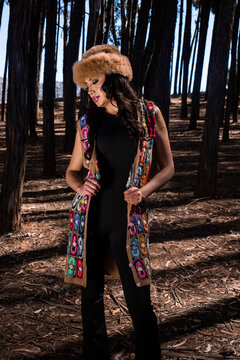 Beautiful Latin woman wearing traditional inspired Andean clothing Retrato femenino con textiles tradicionales andinos