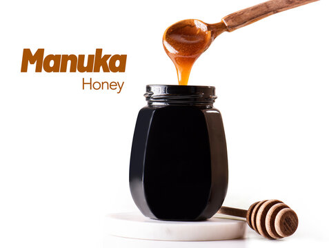 Manuka honey with wooden spoon