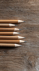 Obraz premium Wooden surface with neatly arranged white chalk sticks for writing or drawing