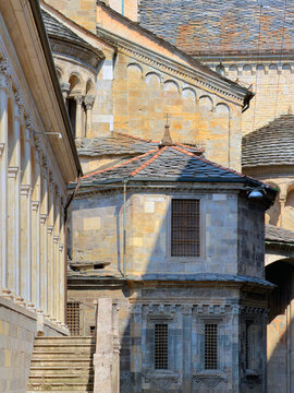 edifici storici di bergamo alta, italia