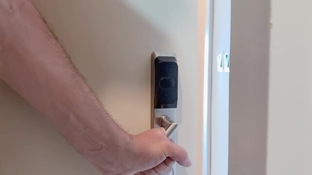 Hand Opening Hotel Room Door with Electronic Key