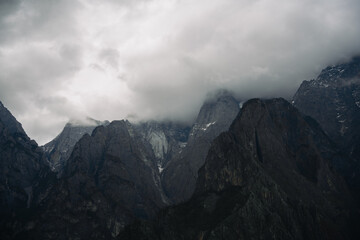 China, Yunnan Province, Jade Dragon Snow Mountain beside Tiger Leaping Gorge  © yue