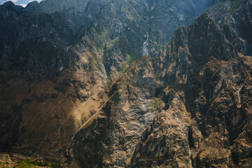 China, Yunnan Province, Jade Dragon Snow Mountain beside Tiger Leaping Gorge  © yue