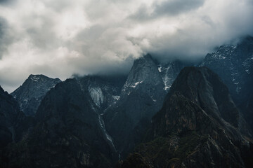 China, Yunnan Province, Jade Dragon Snow Mountain beside Tiger Leaping Gorge  © yue