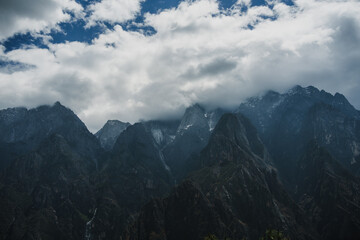 China, Yunnan Province, Jade Dragon Snow Mountain beside Tiger Leaping Gorge  © yue