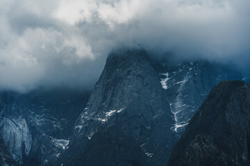 China, Yunnan Province, Jade Dragon Snow Mountain beside Tiger Leaping Gorge  © yue