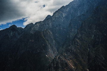 China, Yunnan Province, Jade Dragon Snow Mountain beside Tiger Leaping Gorge  © yue