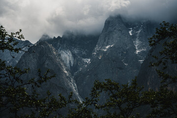 China, Yunnan Province, Jade Dragon Snow Mountain beside Tiger Leaping Gorge  © yue