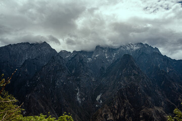 China, Yunnan Province, Jade Dragon Snow Mountain beside Tiger Leaping Gorge  © yue