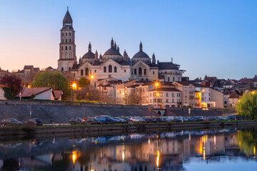Fototapeta premium Perigueux, France - view of Cathedral at dusk reflecting in Isle river 