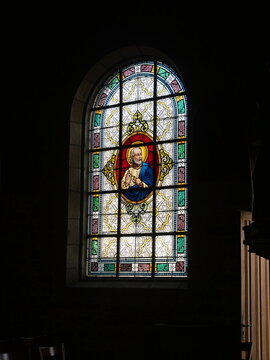 Vitrail lat&eacute;ral - &eacute;glise de Pleubian - Cote d'Armor