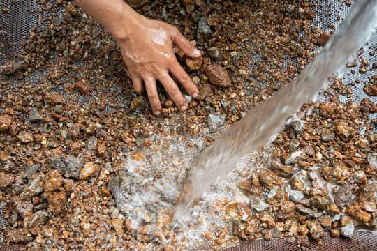 THAILAND CHANTHABURI LEK PHET SAPHIRE GEMSTONE MINE