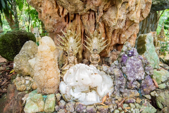 THAILAND CHANTHABURI WAT YOTHANIMIT