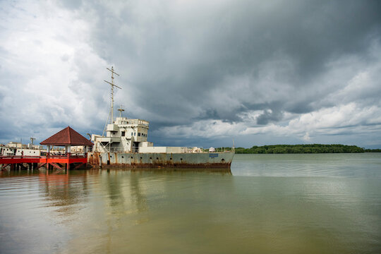 THAILAND CHANTHABURI KING TAKSIN GREAT SHIPYARD FRIGATE HTMS