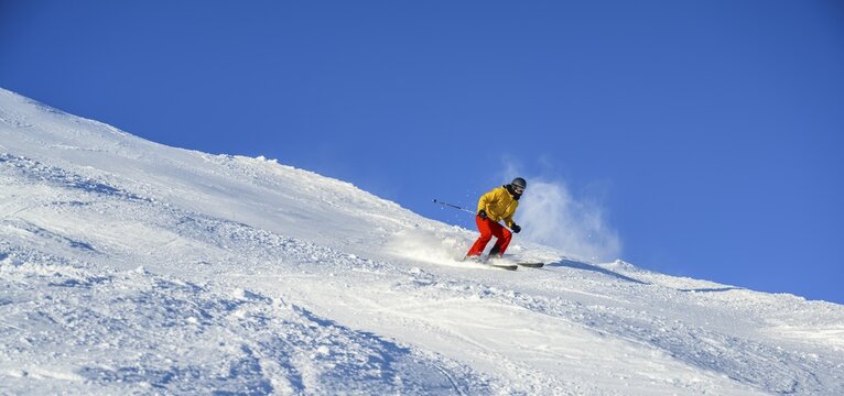 Skier, Hohe Salve ski run, SkiWelt Wilder Kaiser Brixenthal, Hochbrixen, Tyrol, Austria