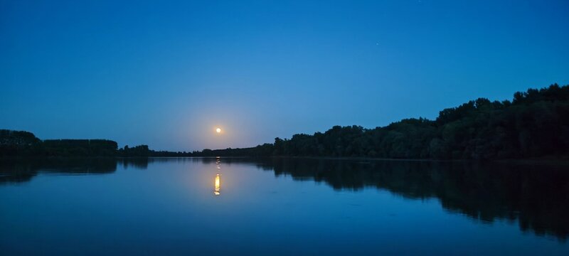 fool moon on river Sava