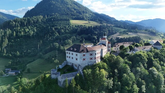 Burg Strechau &ndash; Luftbilder einer alten Macht