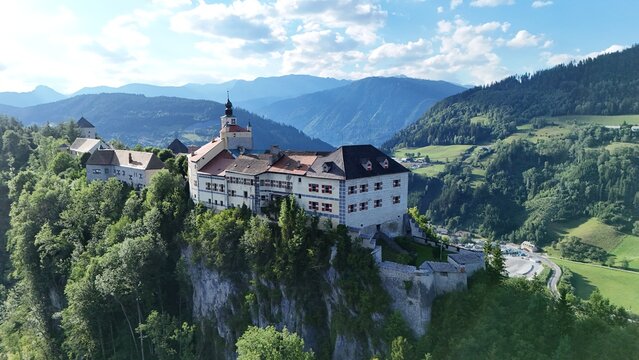 Burg Strechau &ndash; W&auml;chterin &uuml;ber dem Ennstal, Steiermark