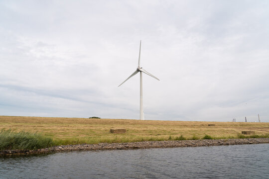 wind turbine individual single in field