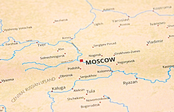 Map of Moscow and surrounding cities in Russia, showing rivers and topography