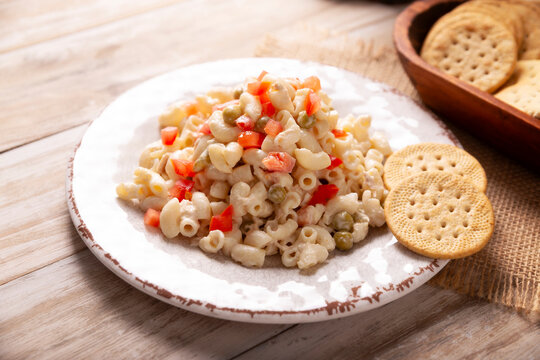 Macaroni Tuna salad with elbow pasta and canned tuna, served with saltine crackers. Easy and healthy recipe.