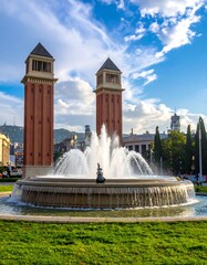 Obraz premium Fountain in front of the Venetian Towers at Plaza de Espana under a blue sky