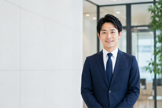30代男性,男性,ビジネスマン,会社員,スーツ,ビジネススーツ,ネクタイ,ジャケット,オフィスカジュアル,日本人男性,30代,日本人,ビジネス,オフィス,仕事,キャリア,管理職,営業,マーケティング,経営者,起業家,リーダー,プロフェッショナル,エリート,商談,ミーティング,プレゼンテーション,ノートパソコン,スマートフォン,デスクワーク,リモートワーク,笑顔,真剣,腕組み,立ち姿,ポートレート,