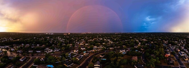 Naklejka premium Rainbow Over a New Jersey Suburb