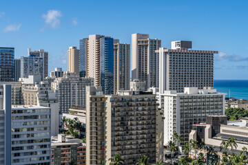 Fototapeta premium Waikīkī is a Honolulu neighborhood and the eponymous Waikīkī beach on its south shore, on the island of Oʻahu in the U.S. state of Hawaii. Pacific Ocean