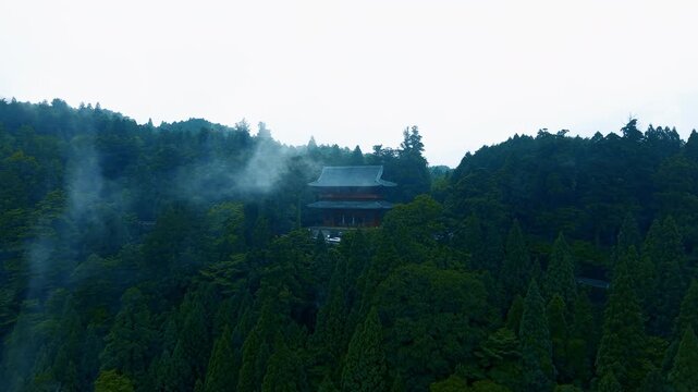 「早朝の高野山」和歌山県高野町