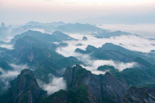 Sea of ​​clouds at sunrise in Bajiaozhai, Ziyuan County, Guilin, Guangxi