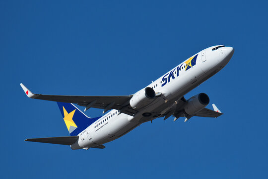 茨城空港を離陸するスカイマーク ボーイング737-800（JA73NE）旅客機