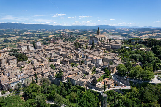Panorama di Todi dal drone