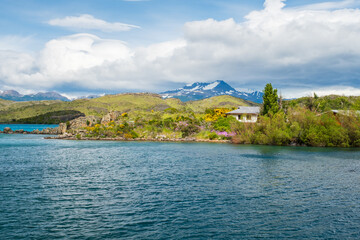 Fototapeta premium Chile's Torres del Paine National Park: Patagonian snow-capped mountains and lakes