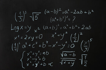 Obraz premium Different math formulas on black chalkboard