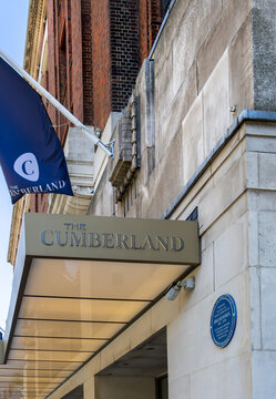 London, United Kingdom - May 26, 2026: Commemorative plaque at The Cumberland Hotel, the last official residence of Jimi Hendrix, legendary guitarist, composer, artist and pop culture influencer.