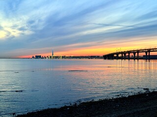 Obraz premium impressive huge bridge in the sunset sea horizon, fantastic sea horizon