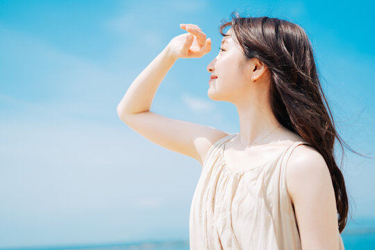 若い女性の紫外線 UVケアイメージ
