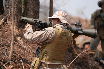 Fototapeta premium Soldier aiming a rocket launcher during military exercises in a forested area