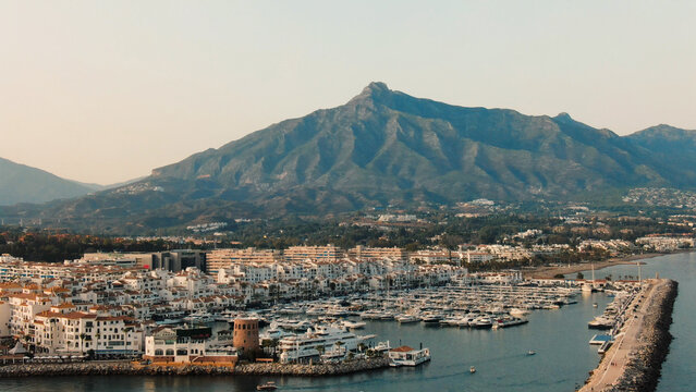 Puerto ban&uacute;s marina and la concha mountain peak