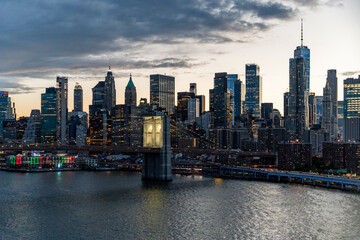 Obraz premium Sunset Skyline view of Lower Manhattan from an aerial view towards the Brooklyn Bridge and Financial District of New York City.
