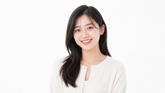 白背景のはにかんだ笑顔の若い成人日本人女性ポートレート