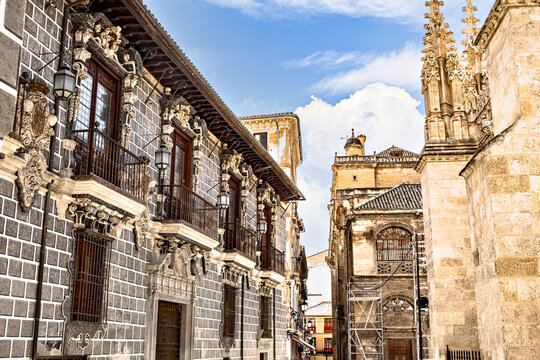 Calle Oficios in Granada, the Baroque fa&ccedil;ade of the Palacio de la Madraza, Granada Cathedral, and the Royal Chapel