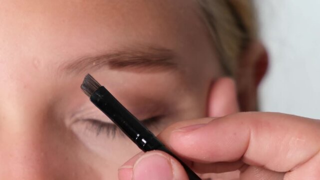 eyebrow, eyebrows, eyebrow pencil, brow pencil, brow makeup, eyebrow shaping, eyebrow filling, eyebrow grooming, makeup, cosmetics, beauty, makeup routine, makeup artist, cosmetic pencil, eyebrow defi