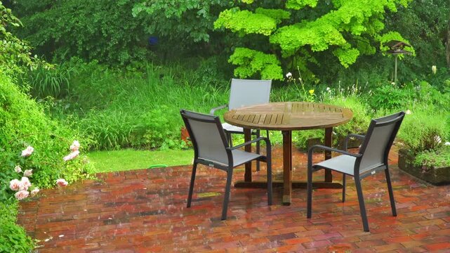 Regen im Sommer -  Terrasse, Regensommer, Norddeutschland
