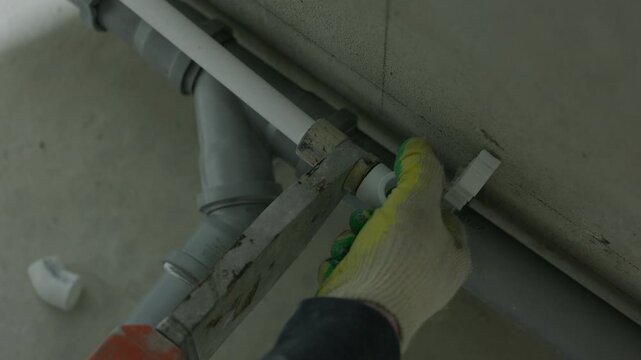 Joining plastic pipe and fitting by socket fusion during plumbing installation