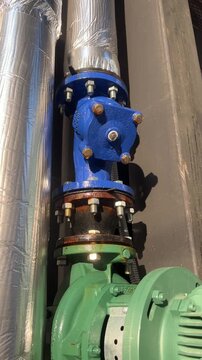 Industrial circulation pump with water condensation and water pipes 