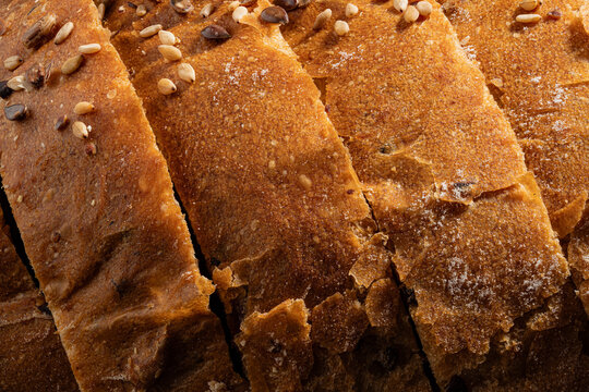 High-Resolution close-up of sliced whole grain rye bread with seeds, ultra sharp, detailed texture, macro extreme detail v8
